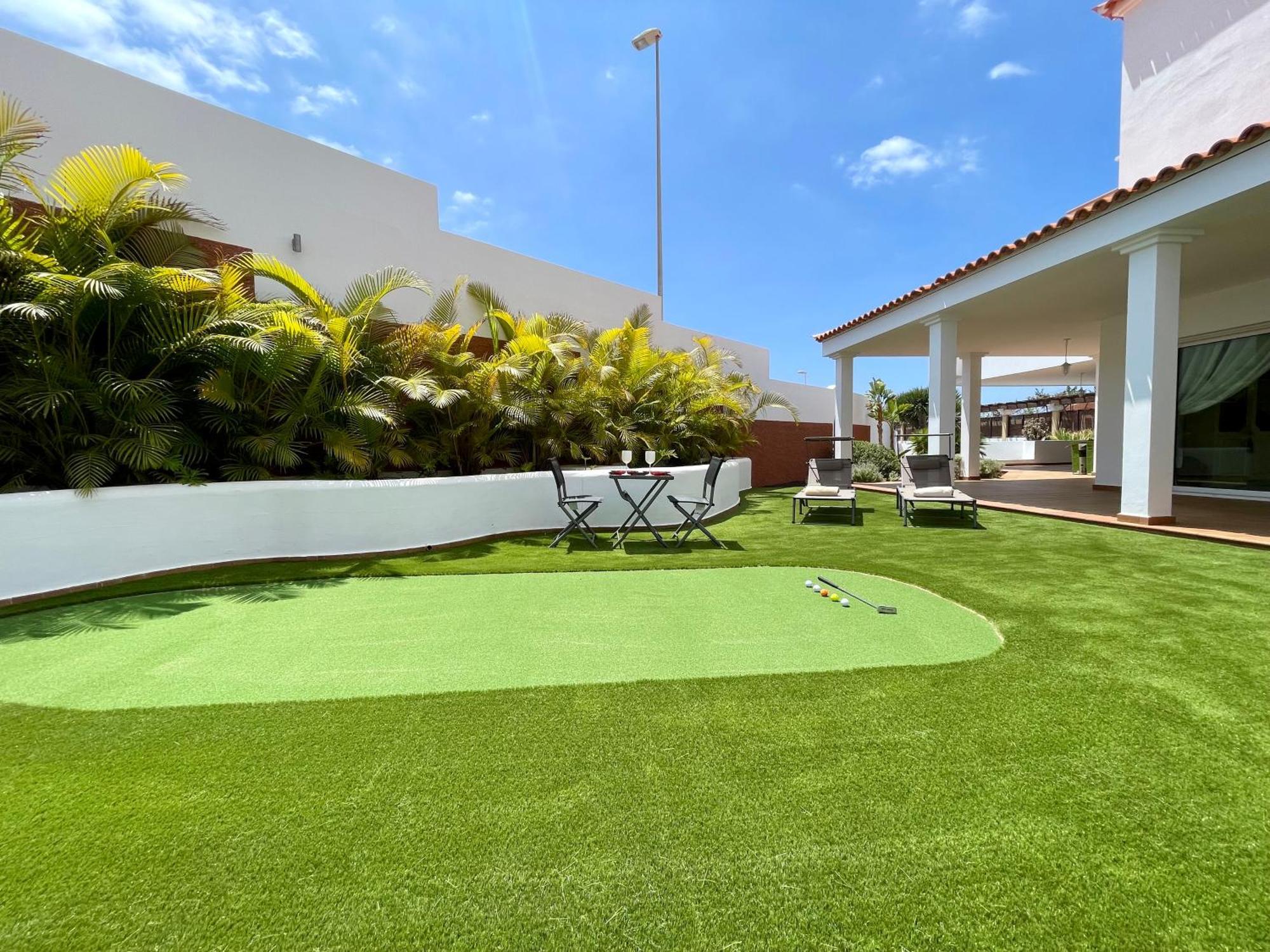 Villa Amorio A Spacious Modern Getaway With A Private Heated Pool & Sea Views أذيخي المظهر الخارجي الصورة