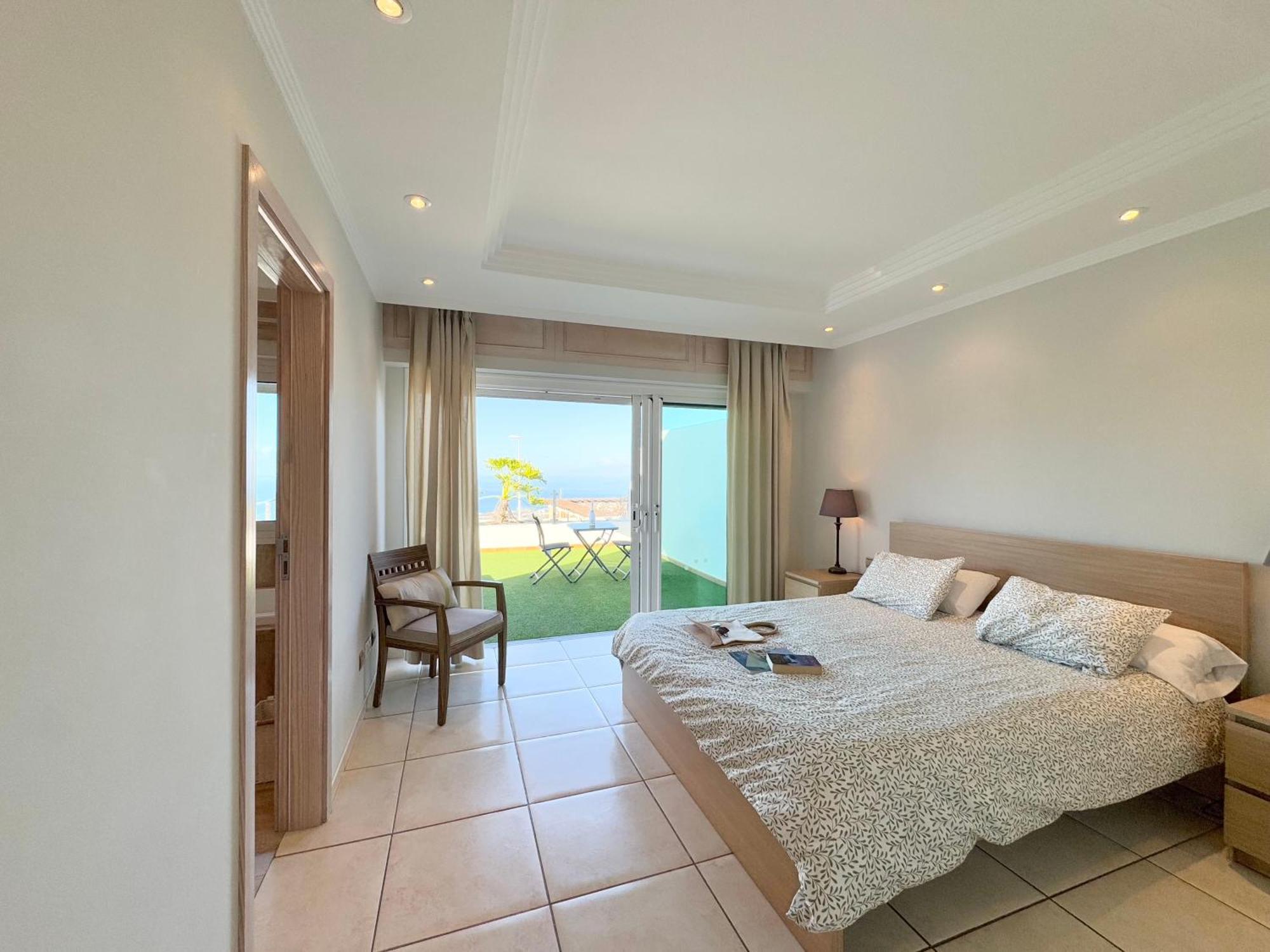 Villa Amorio A Spacious Modern Getaway With A Private Heated Pool & Sea Views أذيخي المظهر الخارجي الصورة